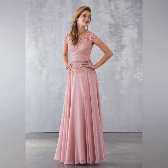 MGNY Elegant Pink Lace Evening Dress